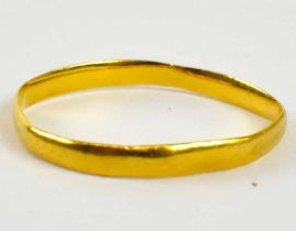 A 22ct yellow gold wedding band, size K, approx 0.7g.
