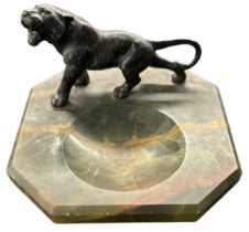 An onyx dish, surmounted by a spelter figure of a tiger, 18 x 18cm.