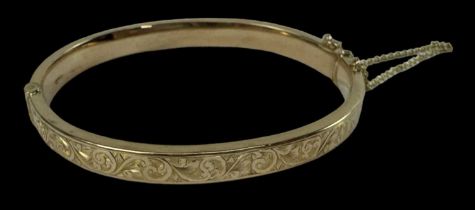 A 9ct yellow gold bangle, diameter 5.5cm, approx 8.6g.