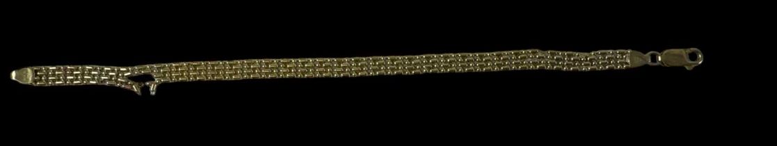 A 9ct yellow gold bracelet (af), length 20cm, approx 6.4g.