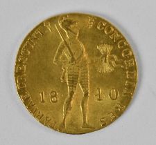 A Dutch one dukat gold coin, 1840, diameter 1.8cm, approx 3.5g.