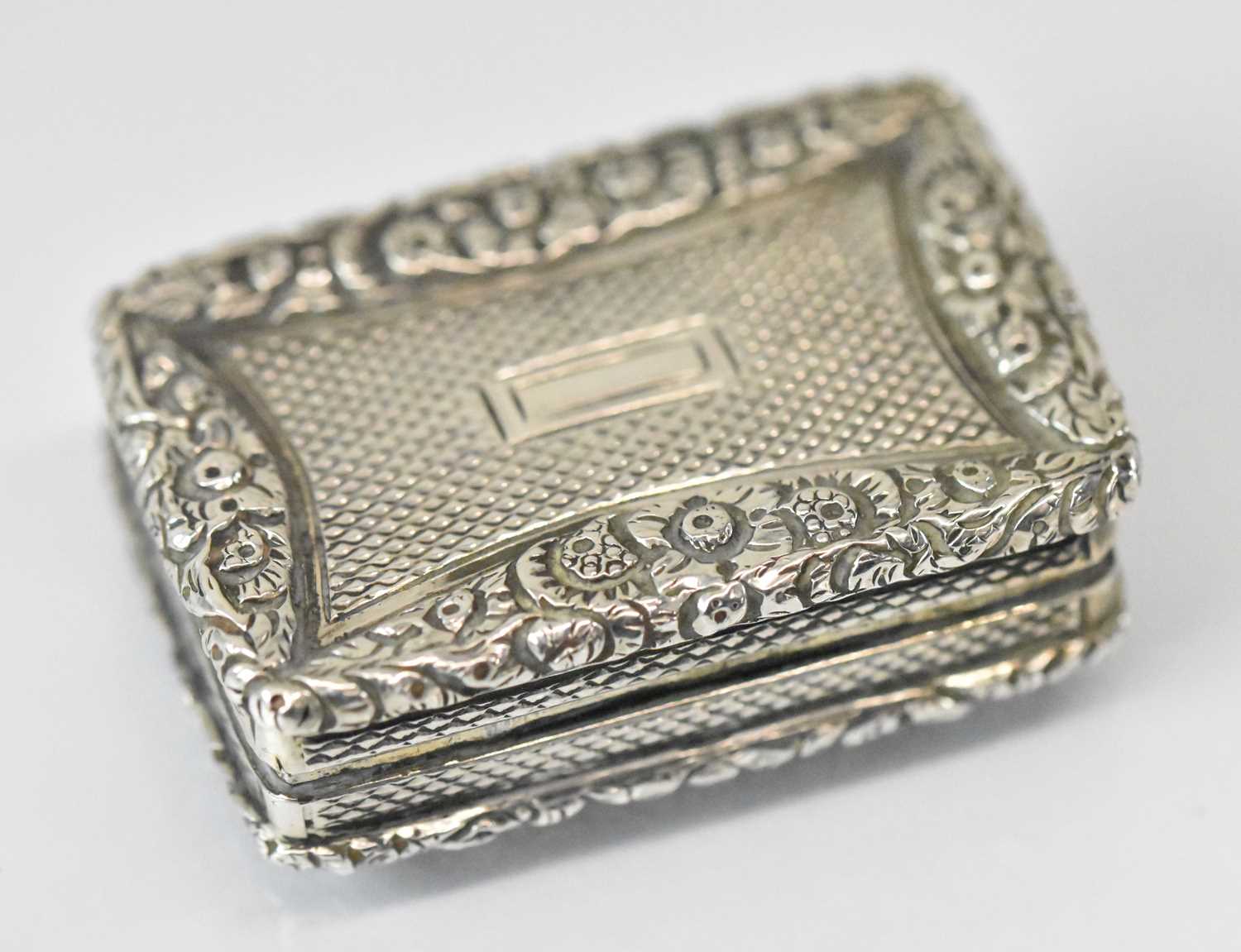 JOHN BETTRIDGE; a George IV hallmarked silver vinaigrette with elaborate pierced gilt interior, 3.