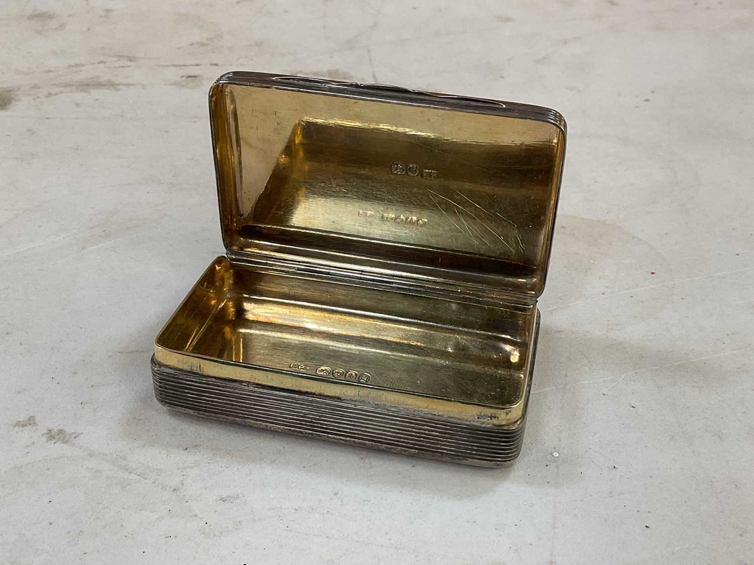 THOMAS EDWARDS; a George III hallmarked silver snuff box, London 1832, 7.5 x 4.5cm, approx 2.8ozt/ - Image 2 of 3