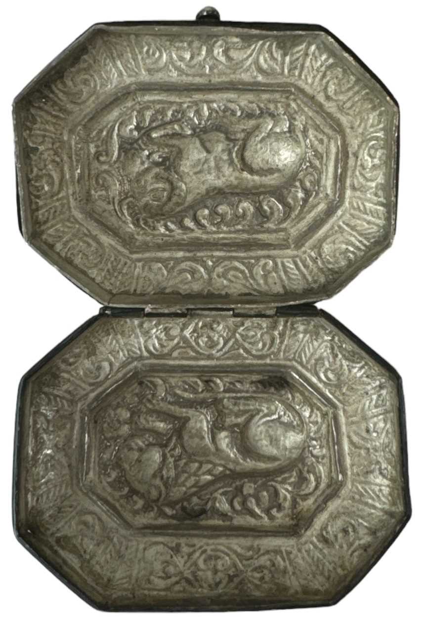 An Indian white metal snuff box of canted rectangular form and decorated with beasts, 6 x 5cm, - Image 2 of 3