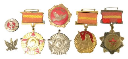 A group of five Korean and Chinese medals including the Korean War Memorial, Memorial of