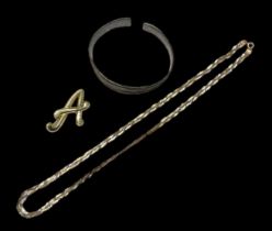 A 9ct three colour gold necklace and a 9ct yellow gold letter 'A' brooch, combined approx 7g, also a