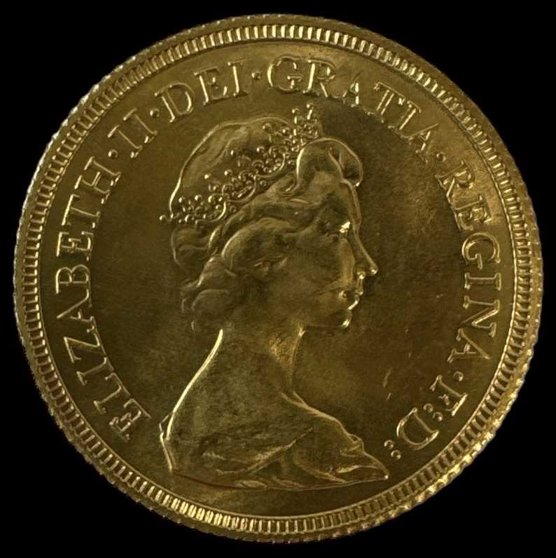 An Elizabeth II 1982 cased full sovereign. - Image 2 of 2