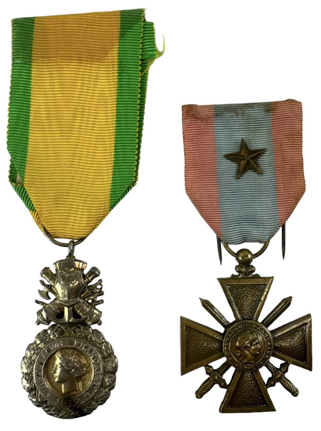A French Medaille Militaire 5th Valeur et Discipline medal and a Croix de Guerre medal (2).