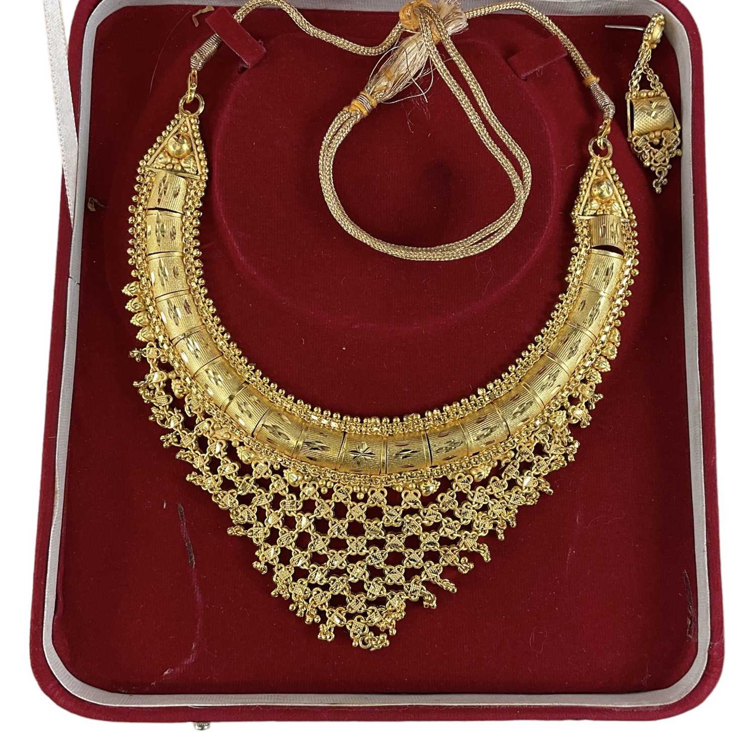 A yellow metal Pakistani wedding gift necklace, with gold drop tassels, and matching earring, - Image 2 of 4
