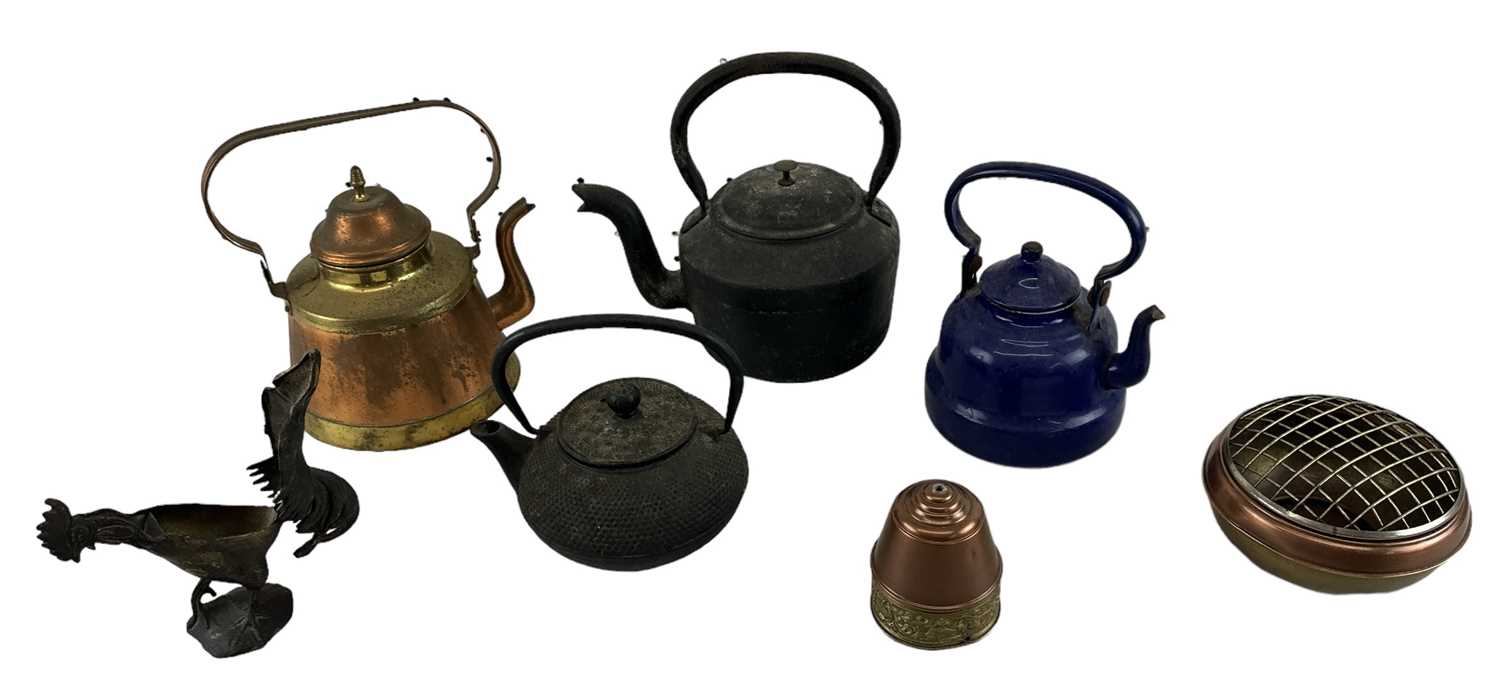 A group of collectors' items including two cast iron kettles, a brass kettle, an enamel kettle, an - Image 2 of 2