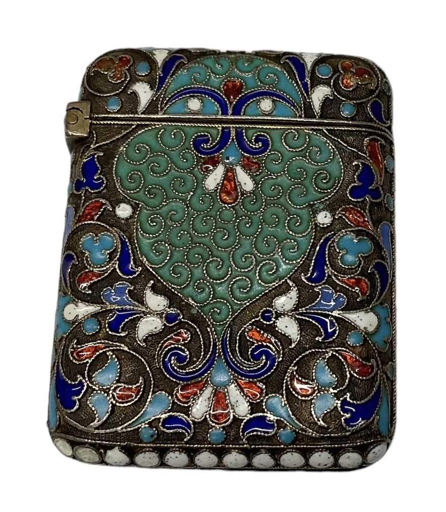 A Russian cloisonné enamel yellow metal vesta case with hinged lid, 4 x 3.5cm, approx 1.2ozt/37.8g.