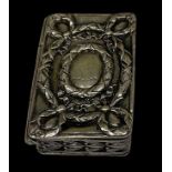 A Continental white metal snuff box, indistinct marks to base, 4 x 2.6cm, approx 0.9ozt/28.5g.