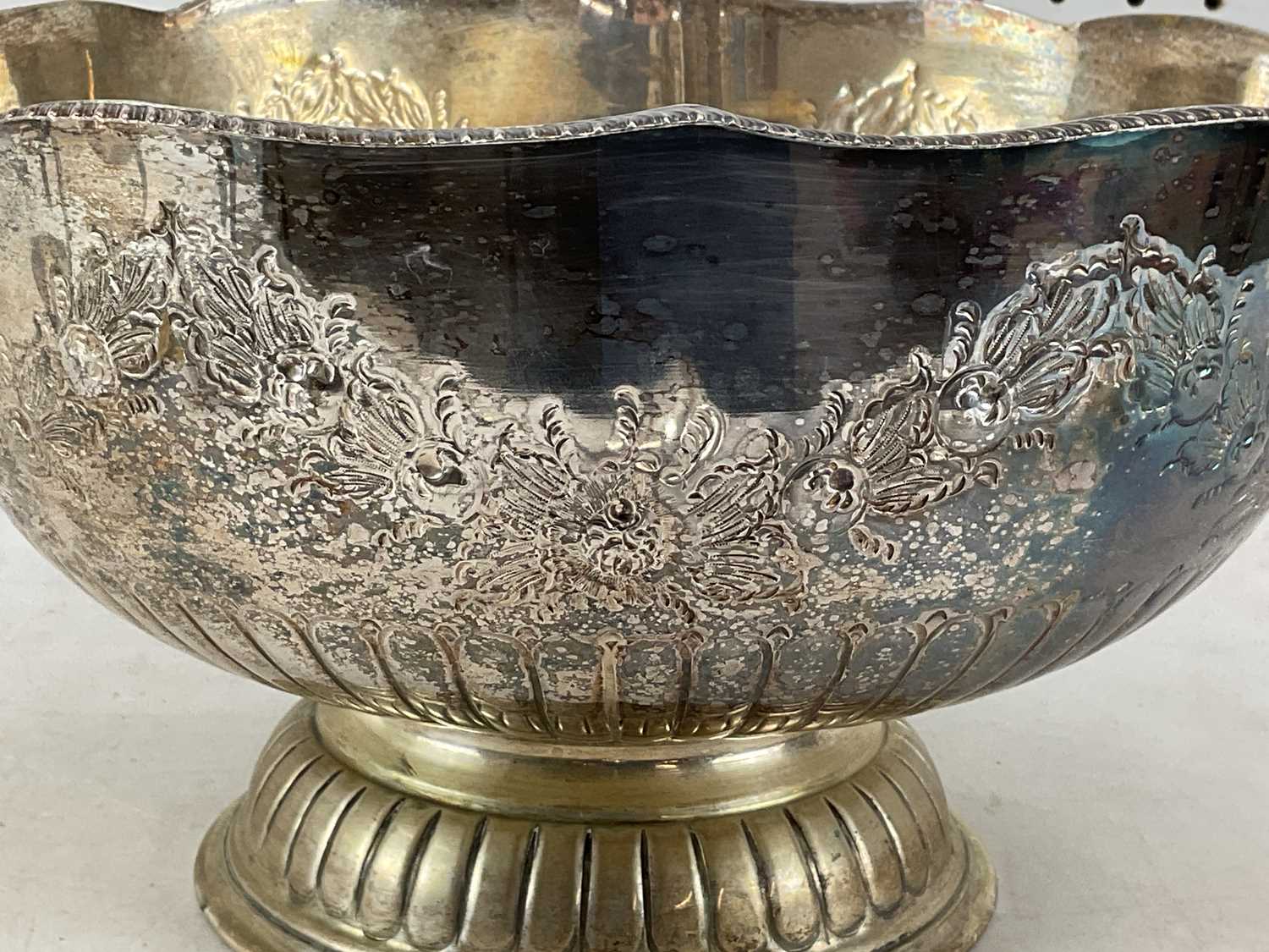 A silver plated punch set comprising large twin handled punch bowl, diameter 33cm, silver plated - Image 3 of 6