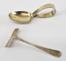 A J BAILEY; a George V hallmarked silver spoon and food pusher, Birmingham 1931, combined approx 0.