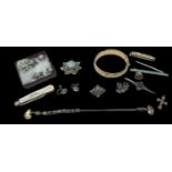 A quantity of costume jewellery including a yellow metal bangle, two pen knives, enamelled brooches,