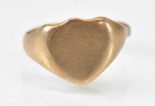 A 9ct yellow gold signet ring, size Q, approx 4.2g.