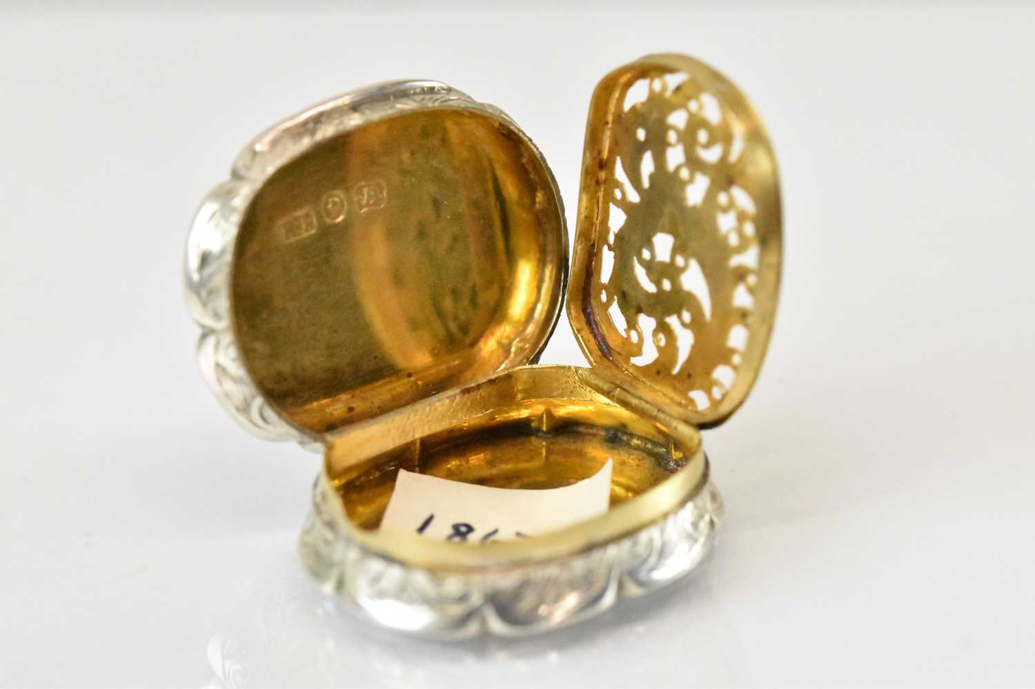 ROBERT THORNTON; a Victorian hallmarked silver shaped oval vinaigrette with gilt interior, - Image 3 of 4