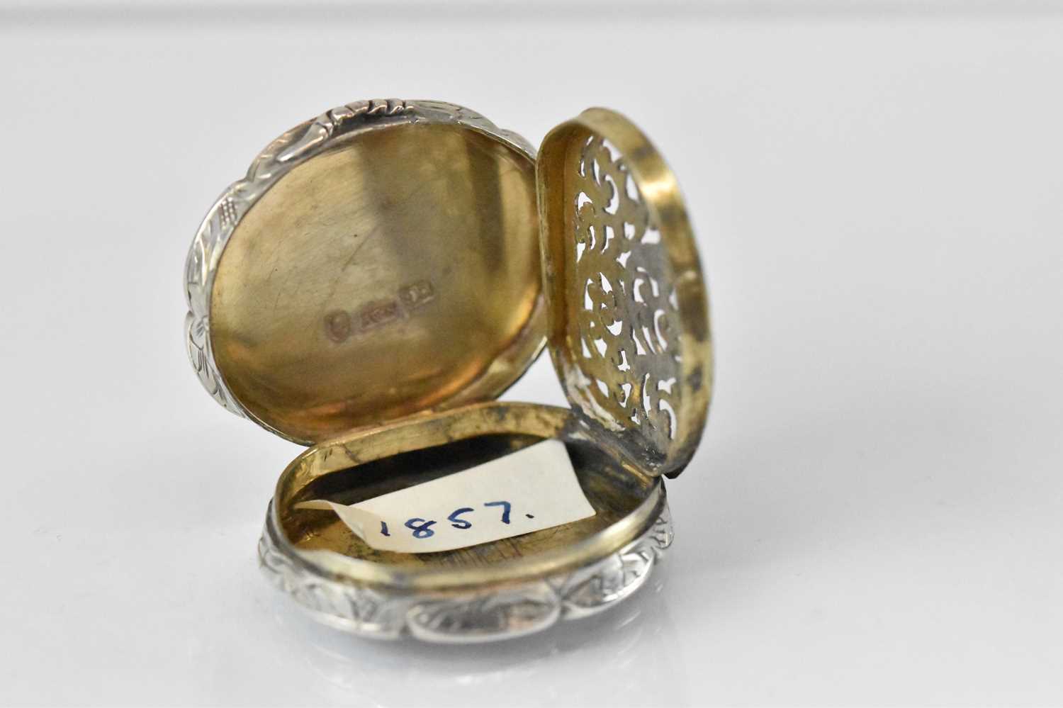 ASTON & SON; a Victorian hallmarked silver oval vinaigrette with engraved decoration and pierced - Image 3 of 4