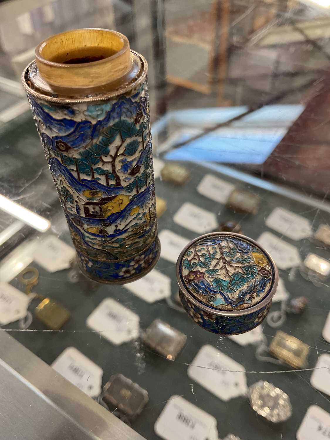 A Chinese silver cloisonné enamel scent bottle with horn interior, the bottom of the lid with - Image 5 of 5