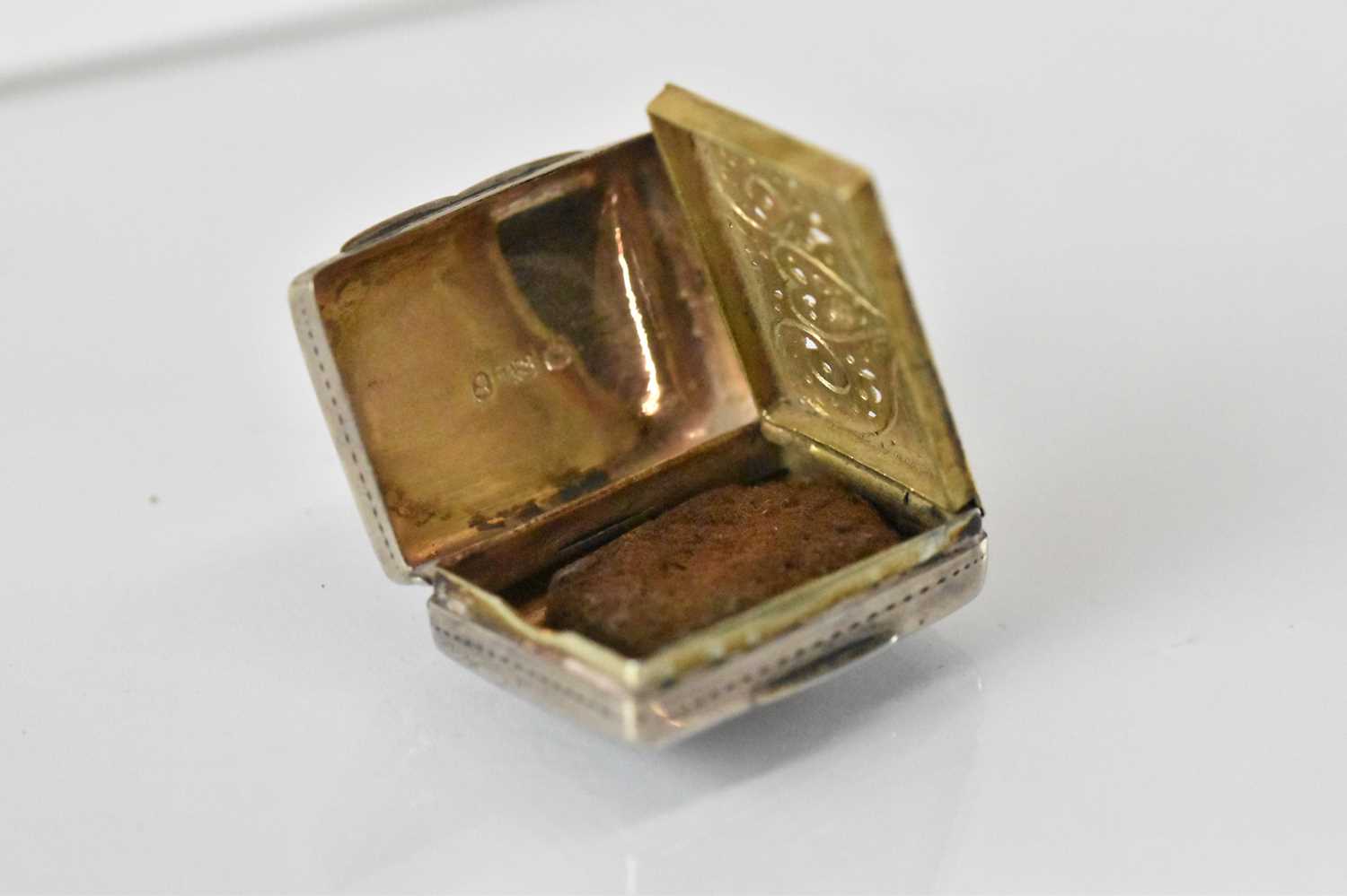 THOMAS SHAW; a small William IV hallmarked silver vinaigrette with elaborate pierced gilt - Image 3 of 4