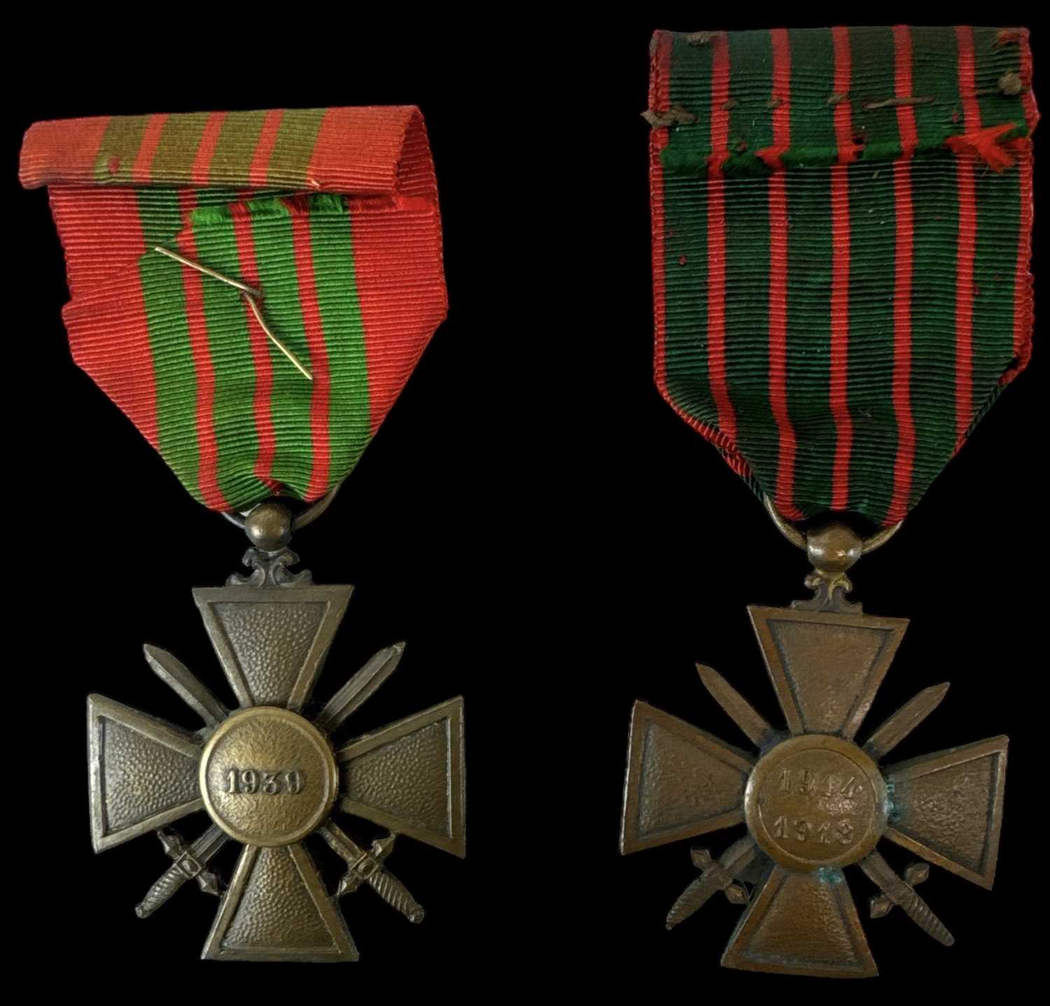 A French Croix de Guerre 1939 bronze star medal and a French Croix de Guerre 1914-15 issue bronze - Image 2 of 2