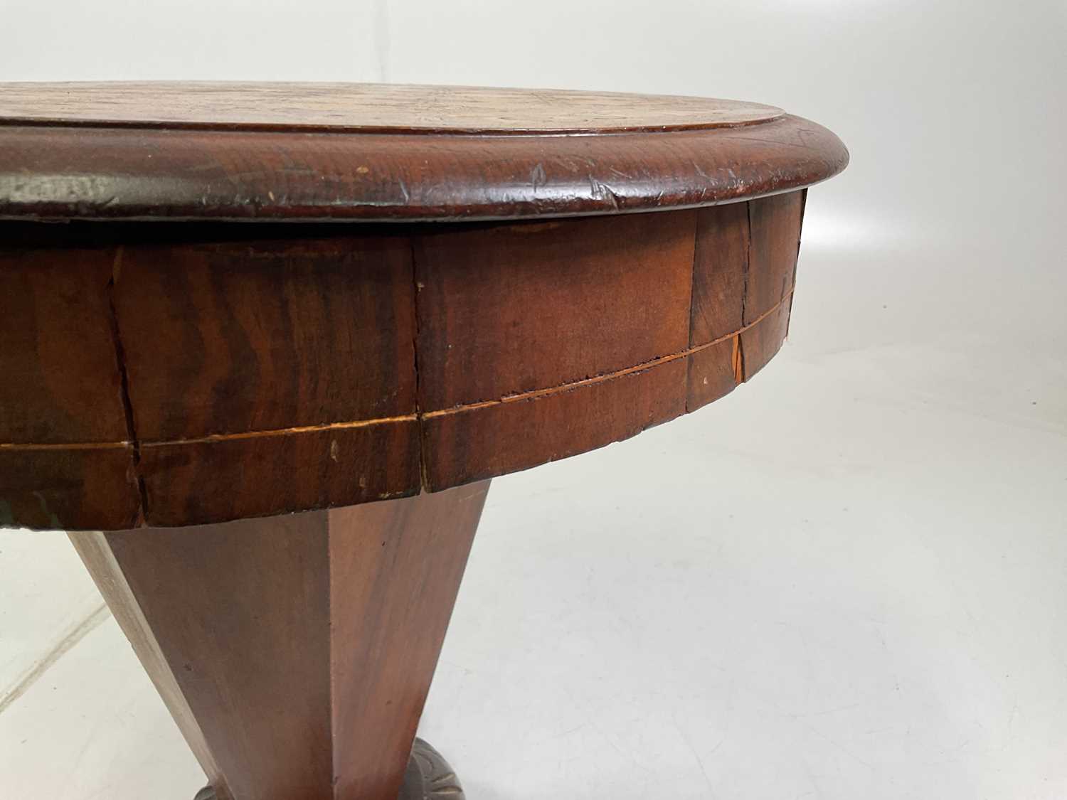 A trumpet sewing table, height 44 cm, diameter 47cm, incorporating a chessboard inlaid on top. - Image 5 of 5