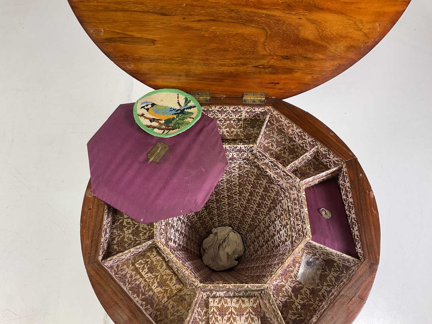 A trumpet sewing table, height 44 cm, diameter 47cm, incorporating a chessboard inlaid on top. - Image 3 of 5