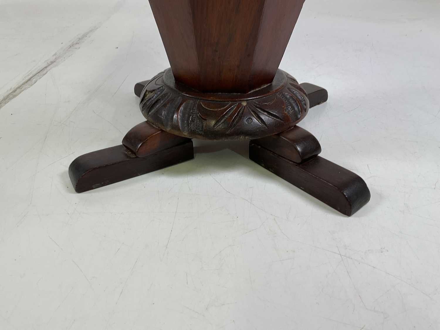 A trumpet sewing table, height 44 cm, diameter 47cm, incorporating a chessboard inlaid on top. - Image 4 of 5