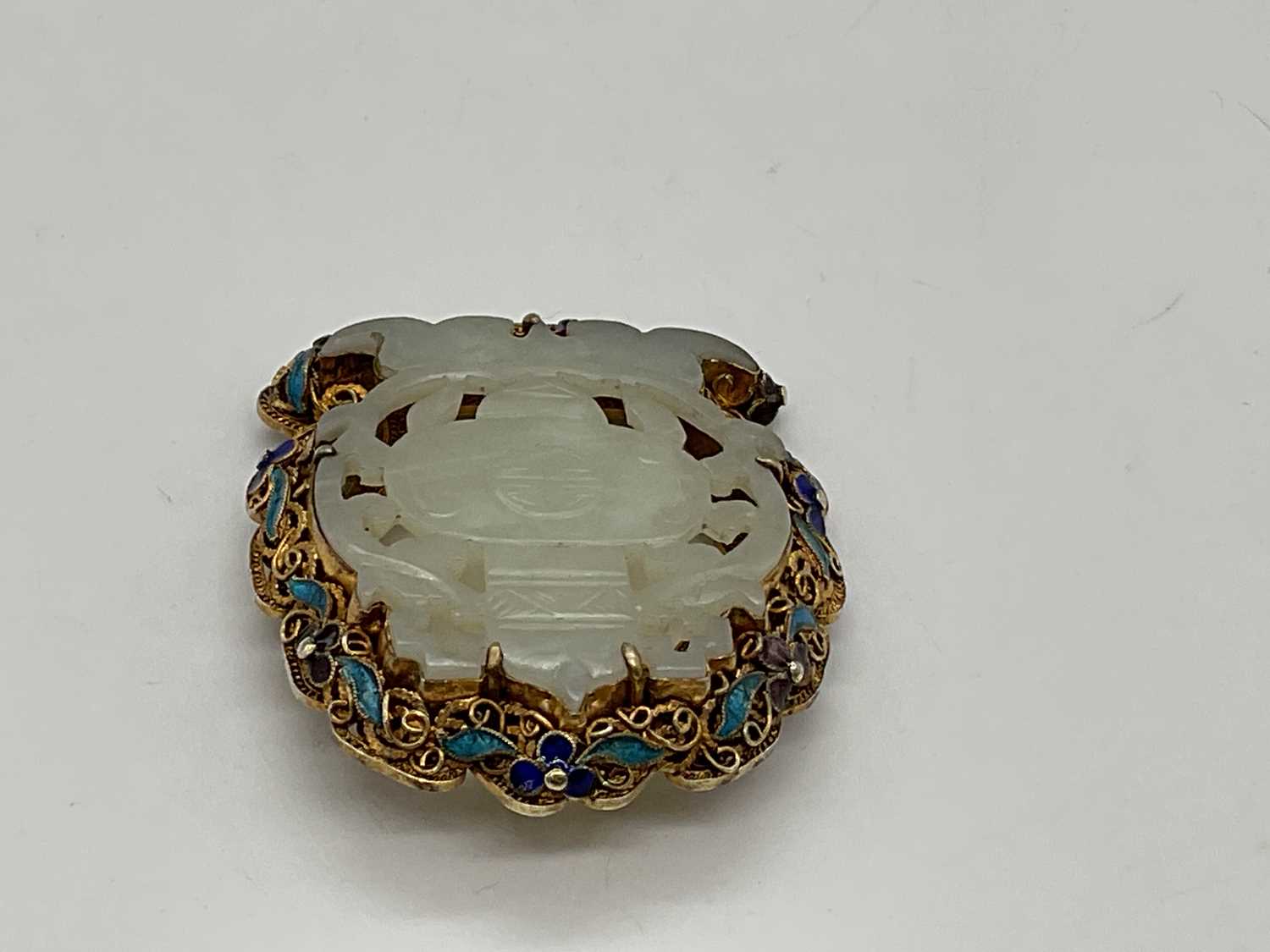 A Chinese pale jade plaque brooch in silver gilt and enamelled frame, 52 x 45mm. - Image 3 of 4