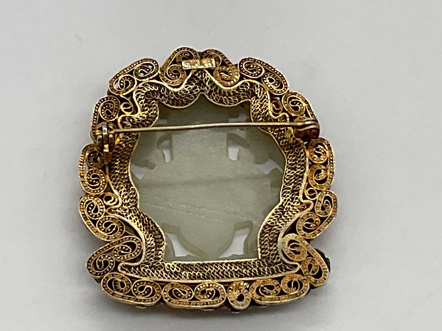 A Chinese pale jade plaque brooch in silver gilt and enamelled frame, 52 x 45mm. - Image 4 of 4