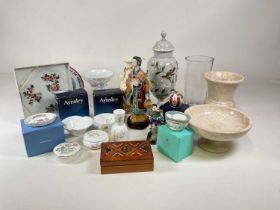 A quantity of assorted items, to include Royal Worcester, Wedgwood, Aynsley, Moore, Laura Ashley