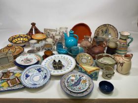 A very large quantity of decorative ceramics.