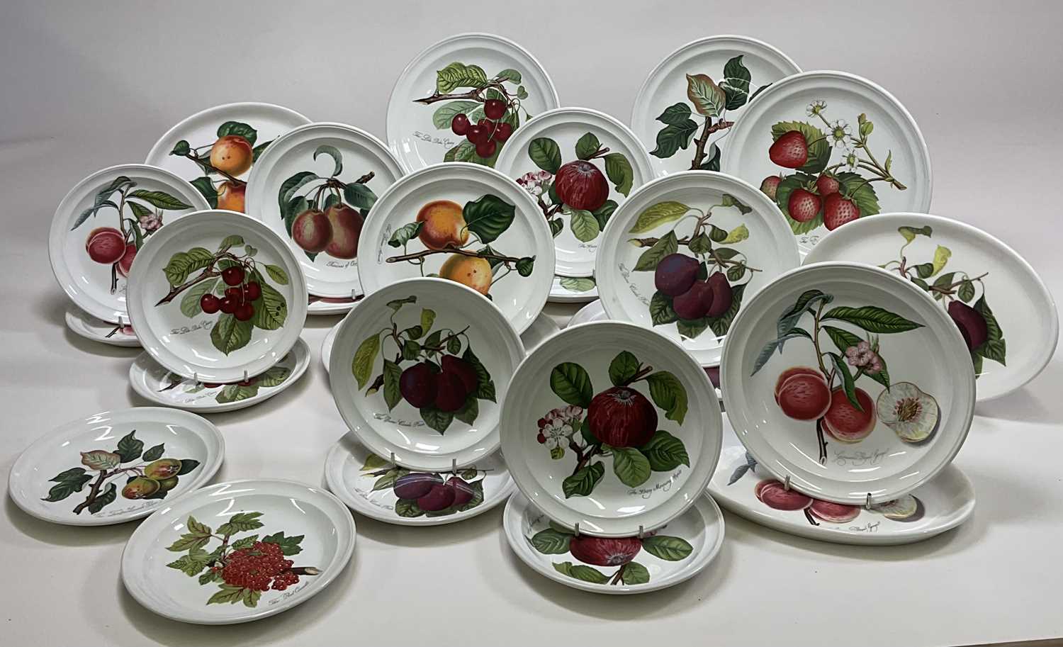 PORTMEIRION; a part dinner service in 'Pomona' pattern, comprising 11 dinner plates, 4 oval - Image 2 of 5