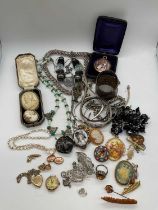 A quantity of jewellery including some gold and silver items and costume jewellery.