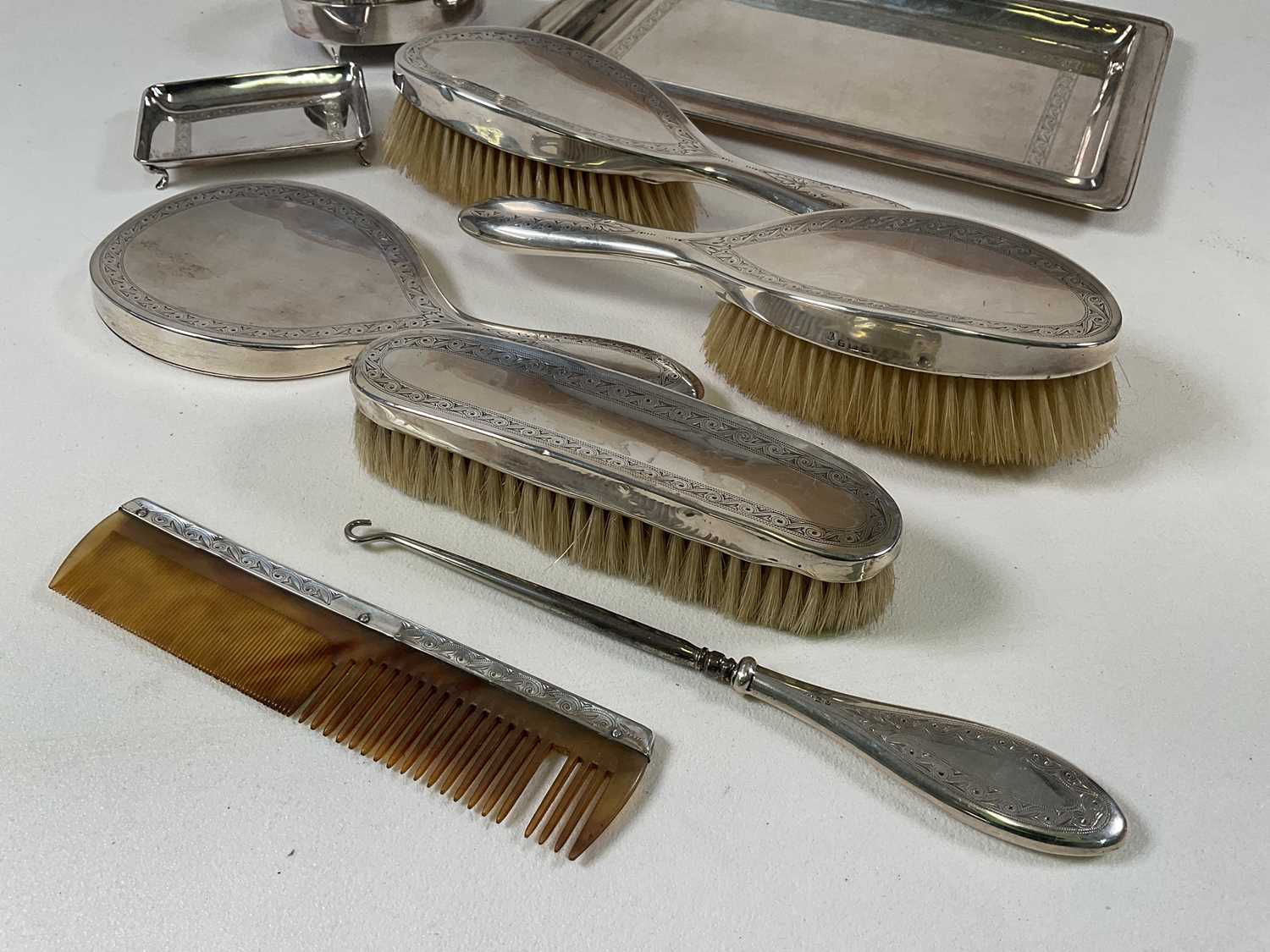 A George V hallmarked silver ten piece dressing table set comprising tray, small pin dish, jewellery - Image 4 of 4