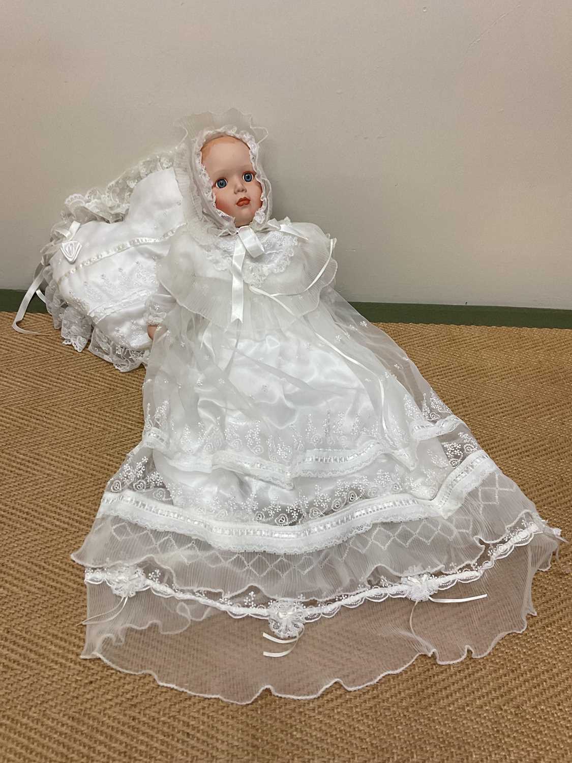 DANBURY MINT; a large Sleeping Beauty doll issued 1980-1989 with certificate, original couch and - Image 3 of 4