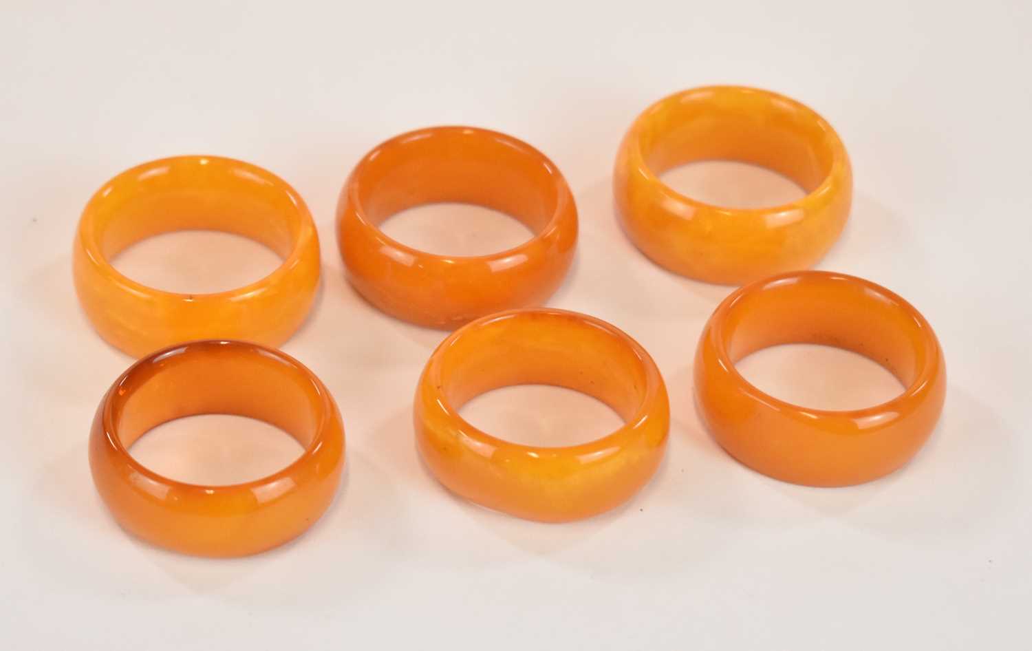 A rare set of six late 18th century 'Königsberg' egg yolk/butterscotch amber napkin rings, - Image 3 of 5