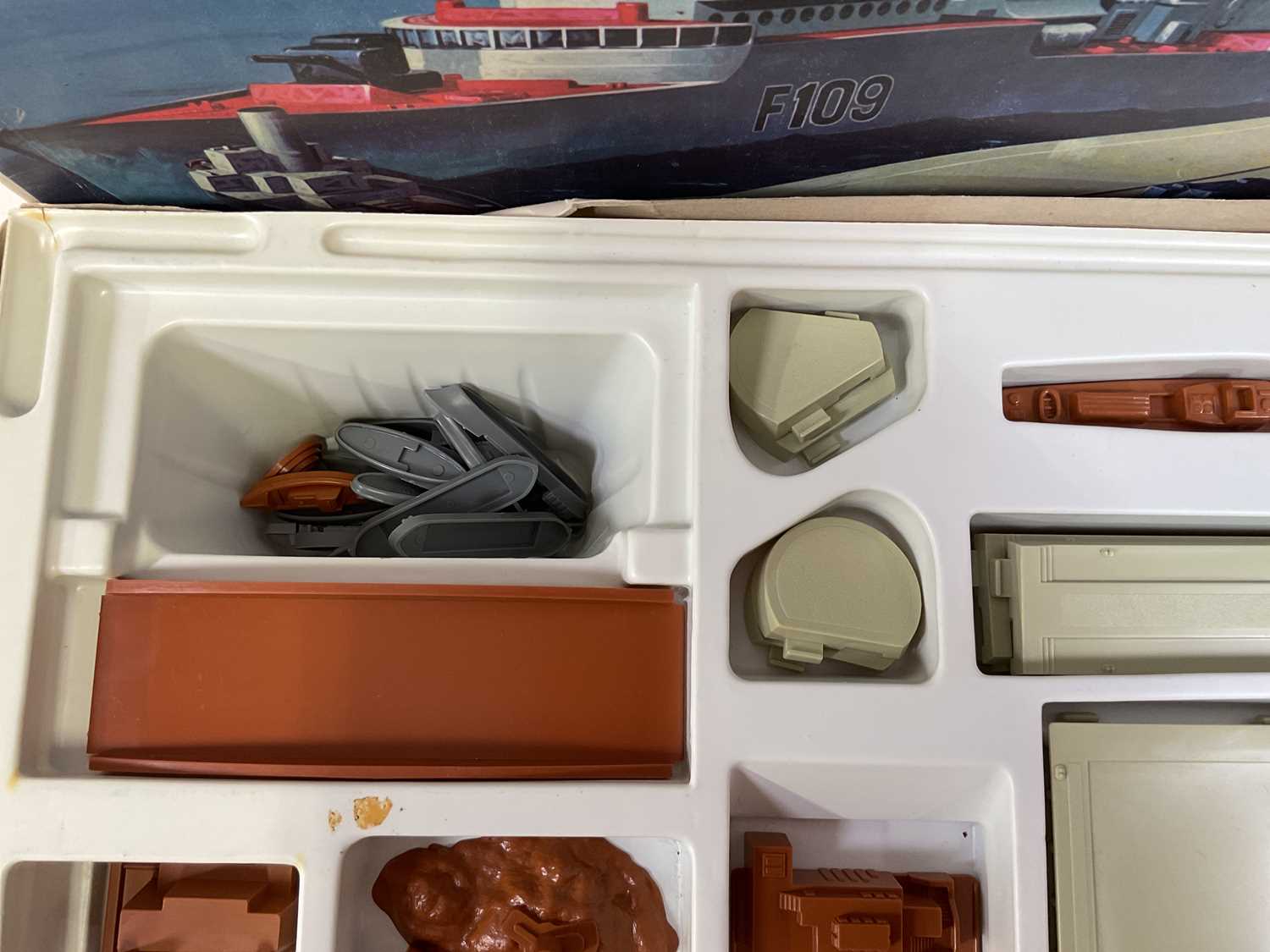 MATCHBOX; a Sea Kings Harbour Playset, with extra Battleship and a Tri-ang Queen Elizabeth liner, - Image 4 of 6