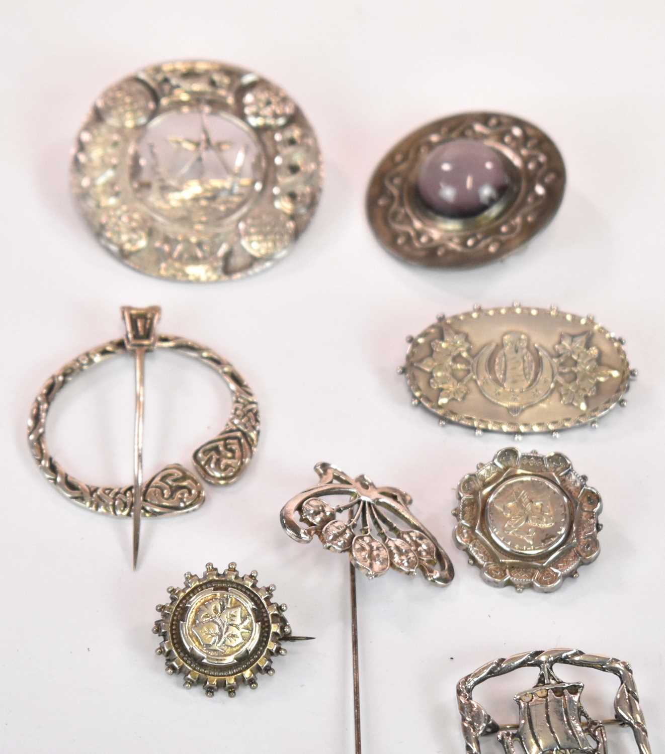 A group of predominantly costume jewellery, including silver Celtic inspired brooches, a cut 9ct - Image 3 of 4