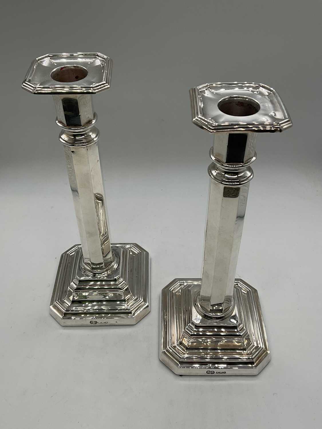 A pair of Edwardian hallmarked silver candlesticks with fixed sconces, octagonal central columns - Image 2 of 2