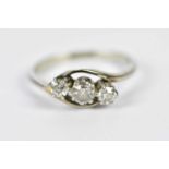 An 18ct yellow gold and platinum tipped three stone graduated diamond ring, the largest central