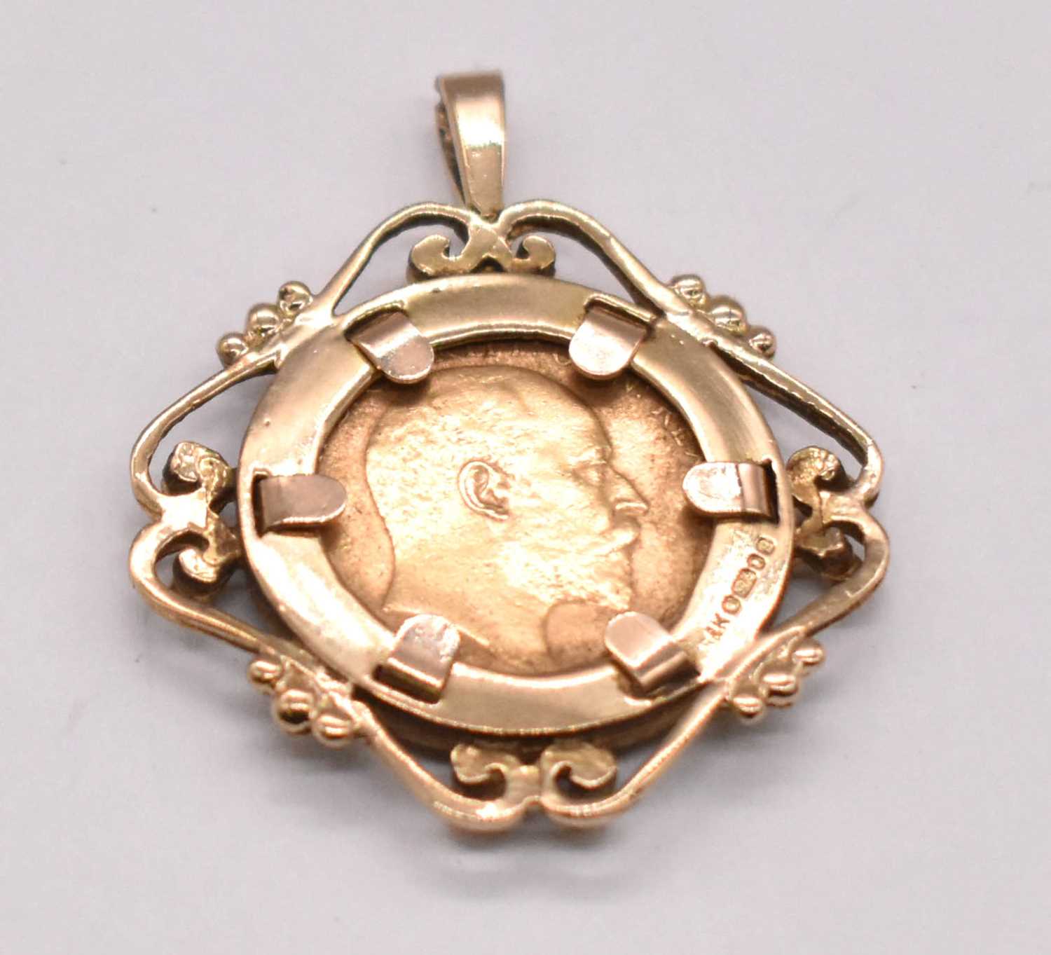 An Edwardian half sovereign, 1905, in 9ct yellow gold pendant mount, approx. 8.3g. - Image 2 of 2