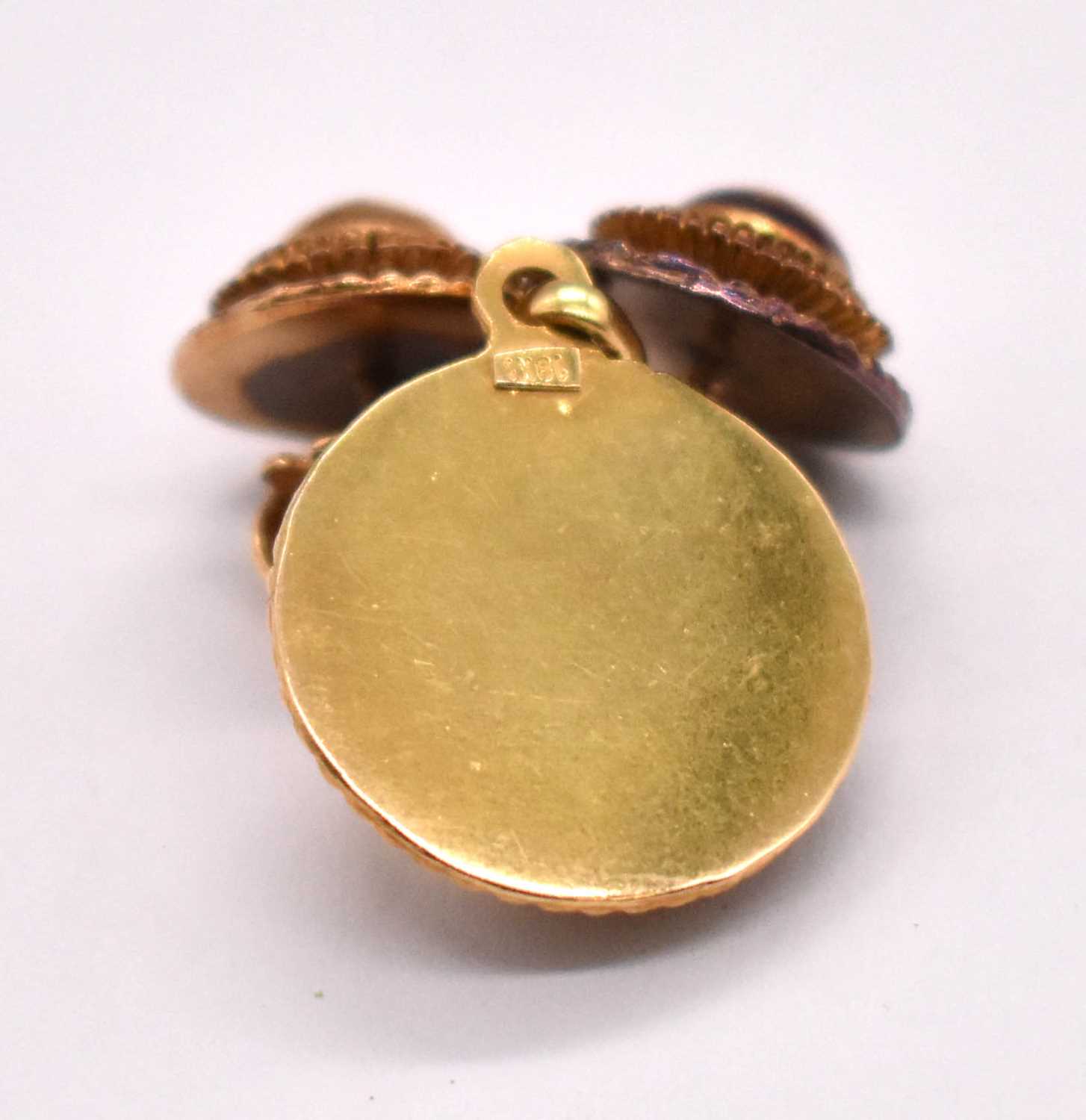 An 18ct yellow gold target style circular pendant, diameter 20mm, and a pair of matching earrings, - Image 2 of 3