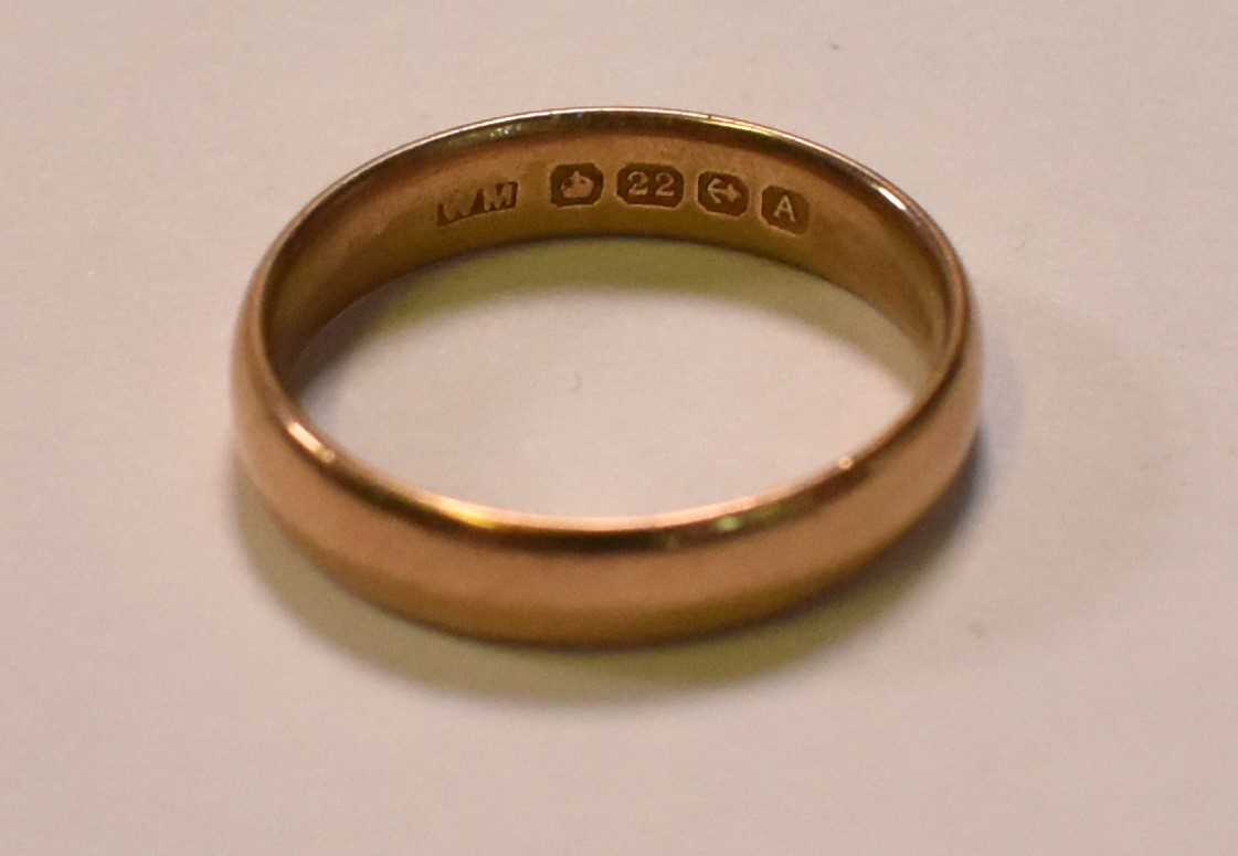 A 22ct yellow gold wedding band, size I, approx 3g.