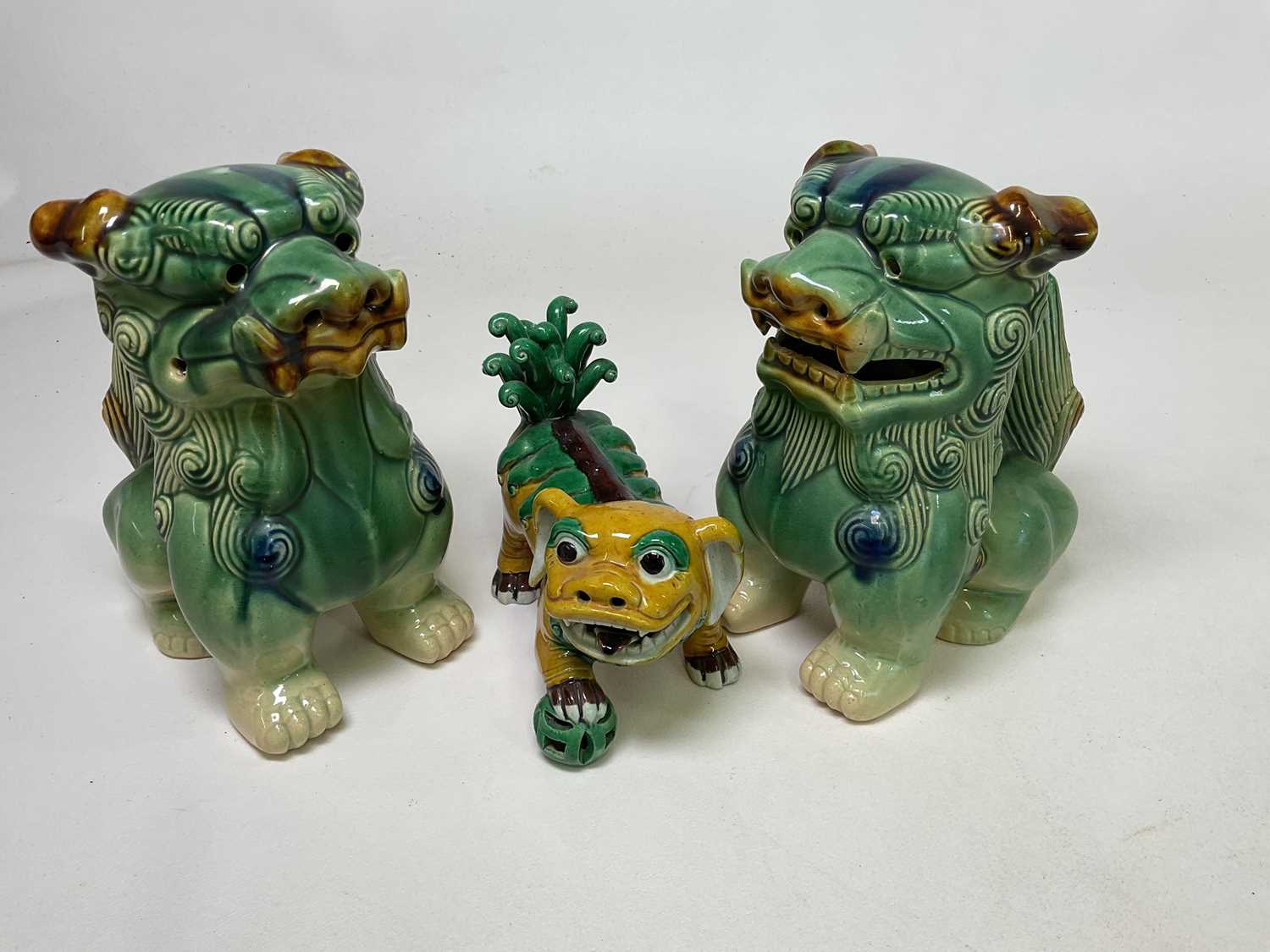 Contemporary Chinese ceramics including a pair of Dogs of Fo and one other, height 26cm and a set of - Image 2 of 4