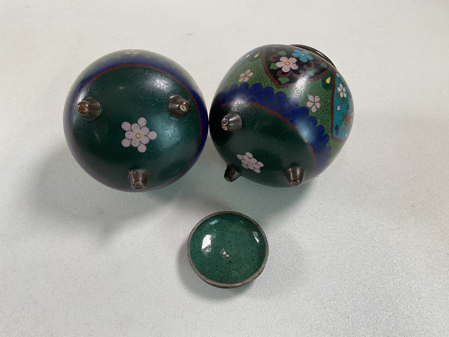 A pair of squat cloisonné jars and covers (lacking finials), height 12cm, and a small group of - Image 3 of 4