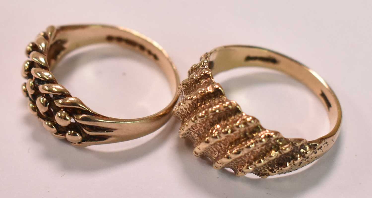 Two 9ct yellow gold rings with domed studded detail, sizes L and K, combined approx 5.9g (2). - Bild 2 aus 3