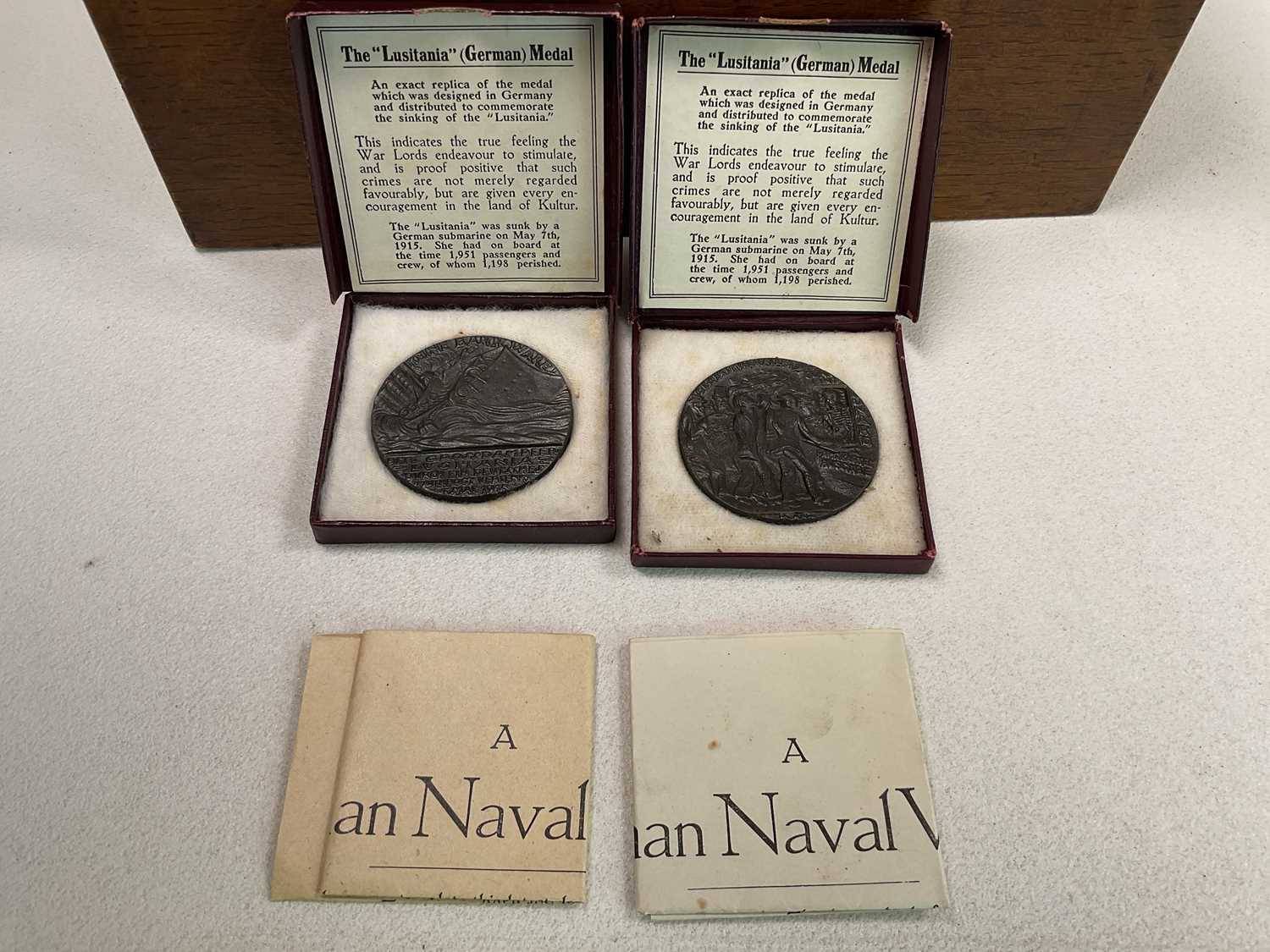 A wooden box containing British and foreign coinage, boxed Maundy coins, two Lusitania boxed replica - Bild 4 aus 7