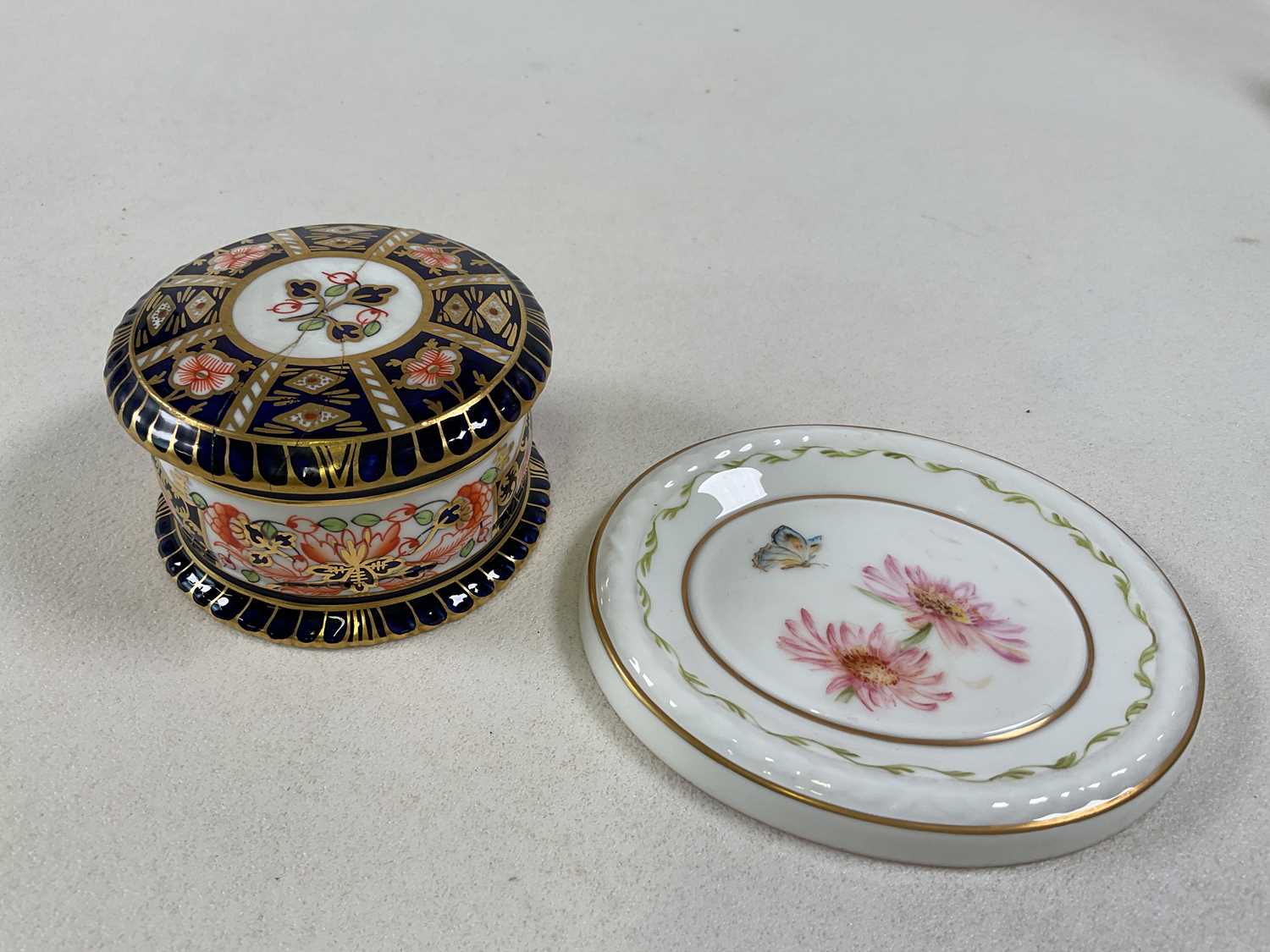 ROYAL CROWN DERBY; a group of Imari decorated wares comprising nine coffee cans and saucers (the - Image 5 of 5