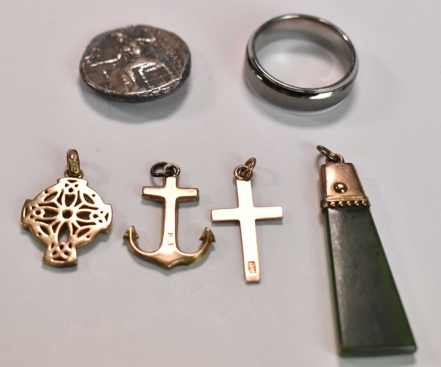 Three 9ct yellow gold pendants; one anchor and two in the form of a cross, combined approx 4.2g, - Image 3 of 3